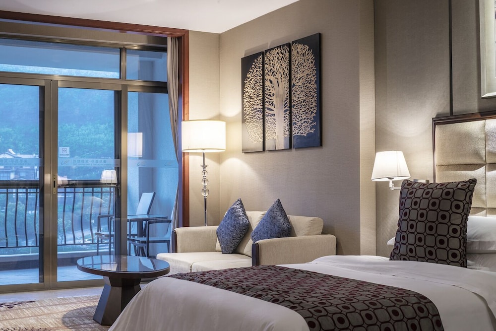 DELUXE, TWIN BEDS