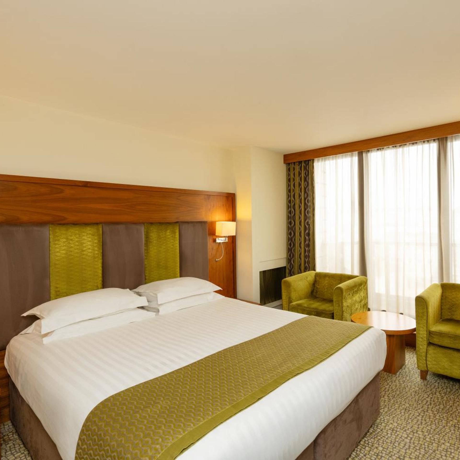 Room, Double or Twin Bed, Side Sea View 3/8
