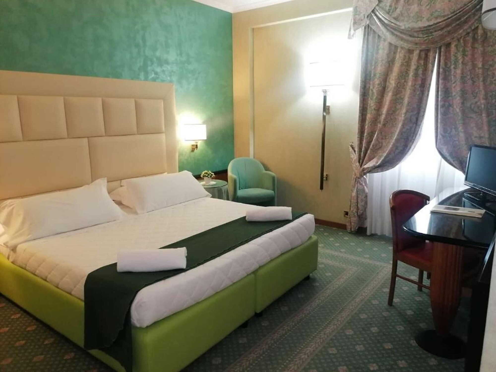 Room, Single, Double Bed