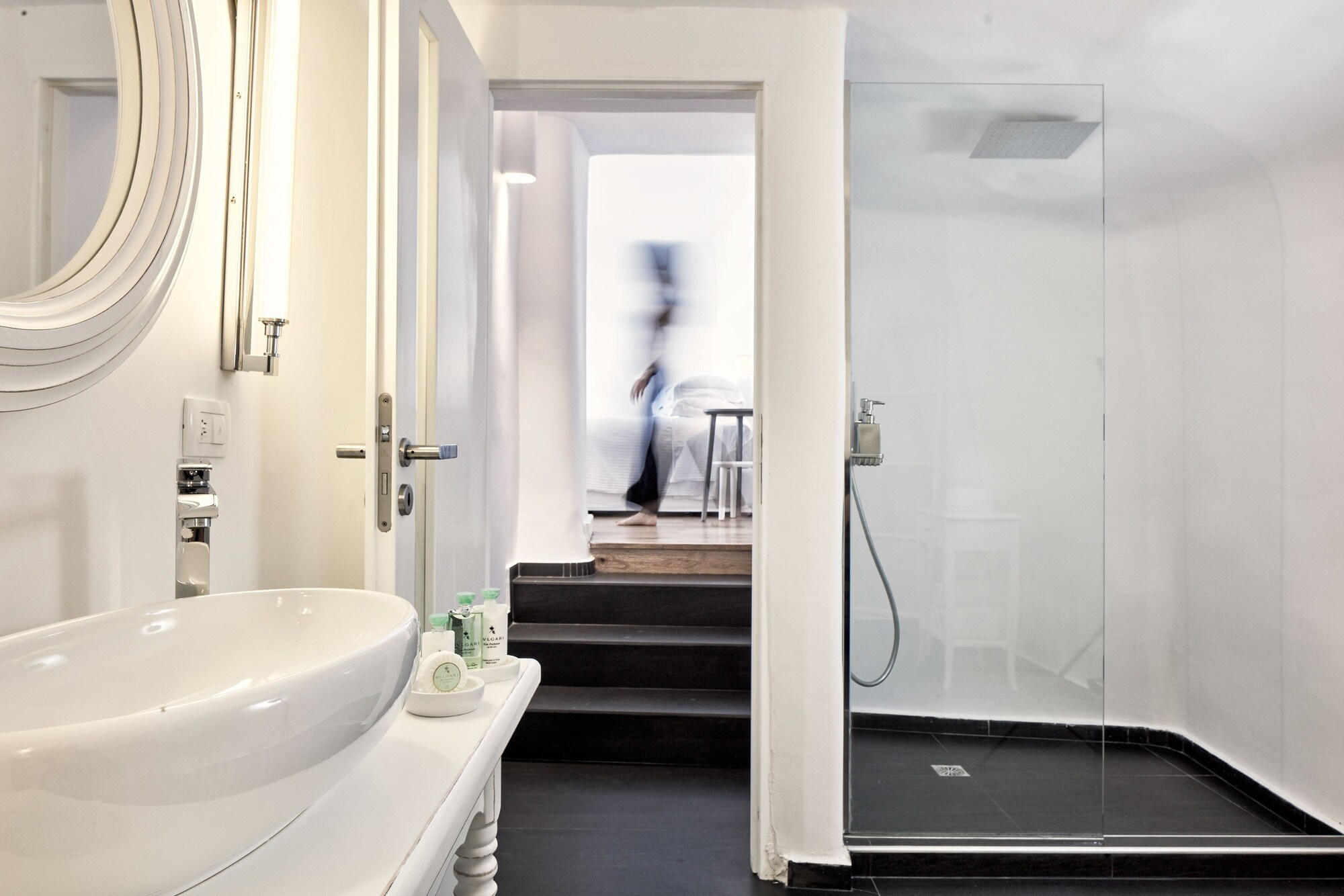 Senior, Suite, House, King Bed, Jetted Tub 2/3