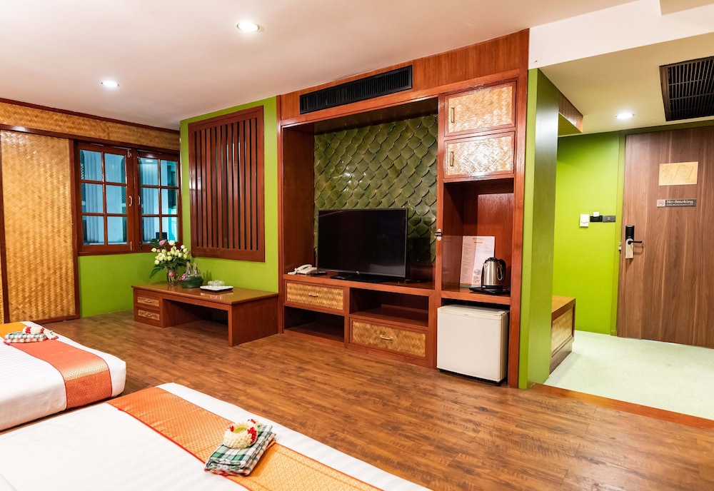 Dang Derm Hotel 40/68
