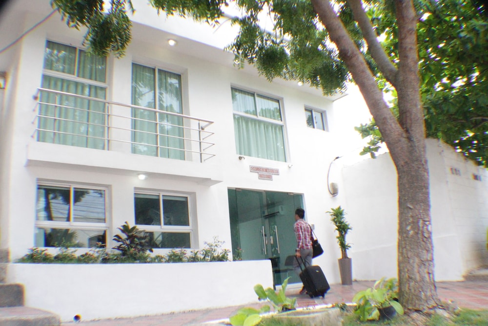 Hotel Golden House 1/27