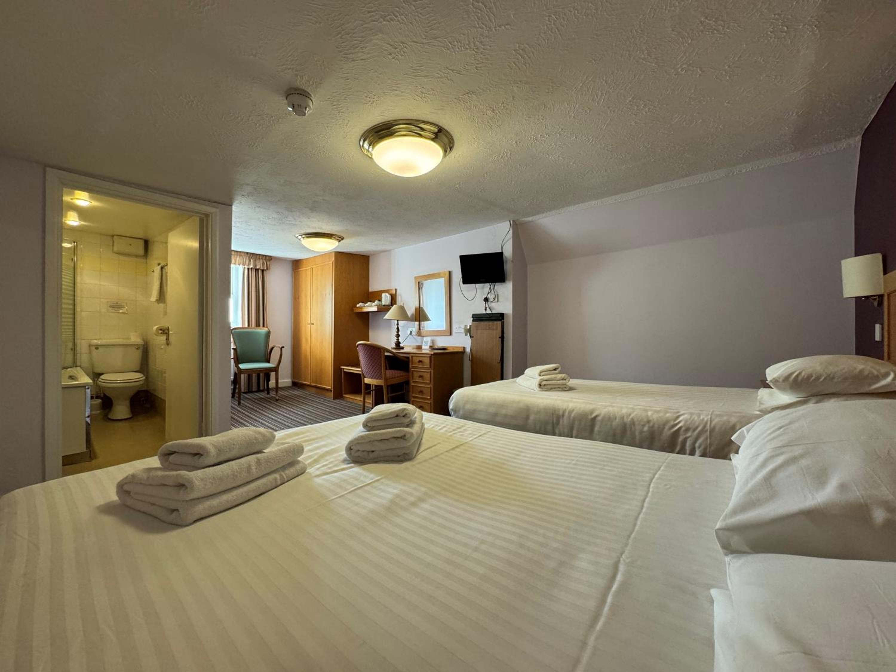 Economy, 1 Double and 1 Single Bed, Rear View