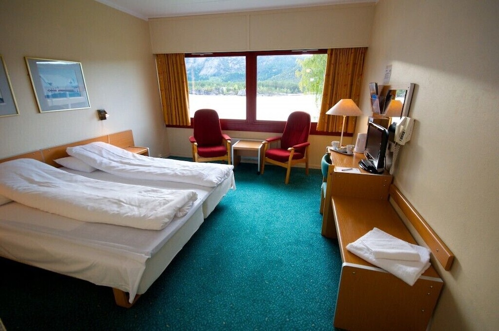 Revsnes Hotell 4/48