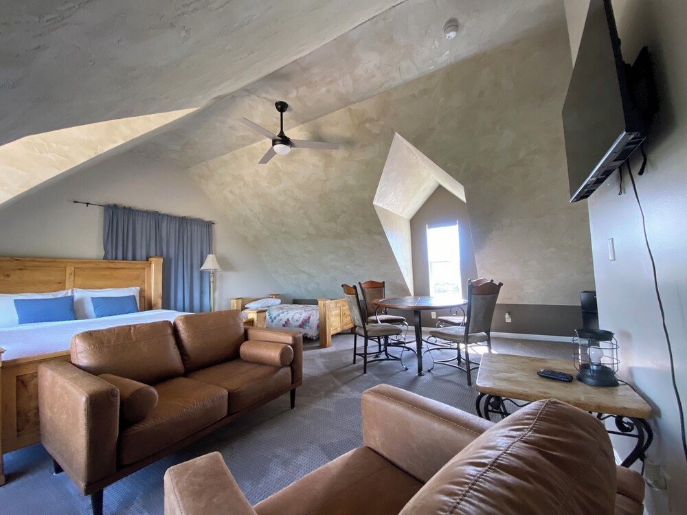 Skyridge Inn Bed & Breakfast 48/73