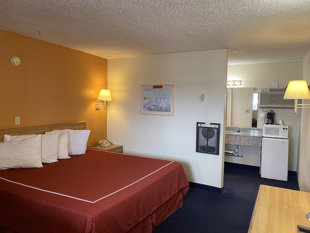 Econo Lodge Las Vegas NM 21/53