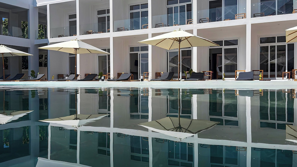 AHG Sun Bay Mlilile Beach Hotel 9/75