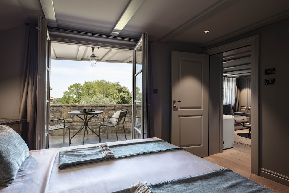 San Canzian Hotel & Residences 36/78