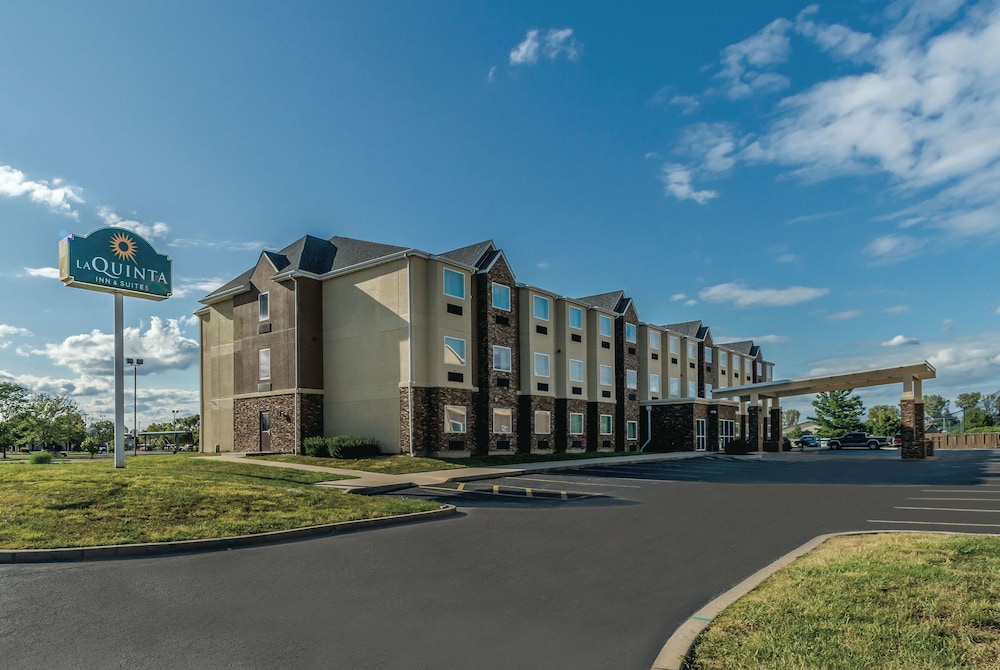 La Quinta Inn & Suites by Wyndham Collinsville - St. Louis 1/42