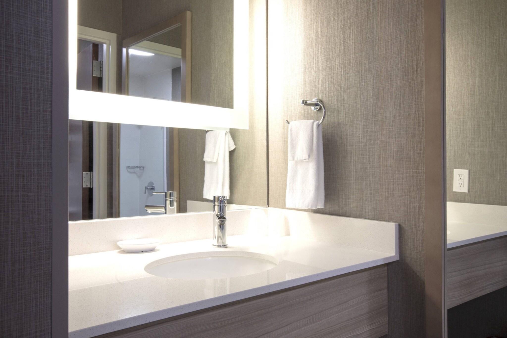 استوديو بسريرين كوين، Springhill Suites Savannah I-95 South 10/10