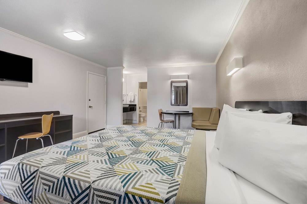 Motel6 Lodi, CA 21/47