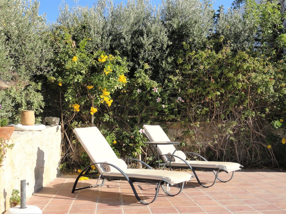 Phaestias Villas 6/22