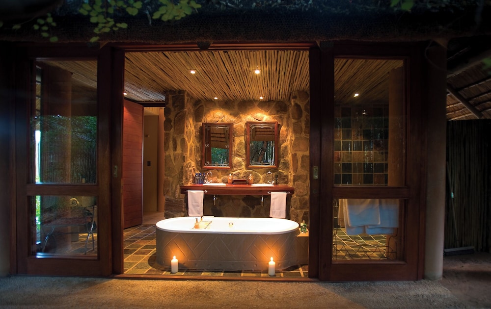 Ekuthuleni Lodge 7/50