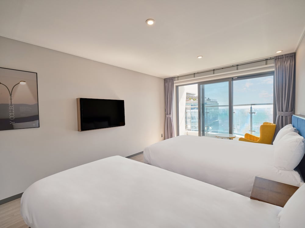 Y Collection Haeundae Beach 13/32