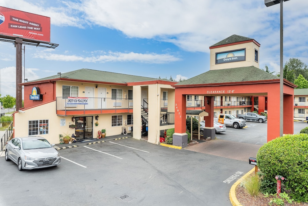 Days Inn by Wyndham Federal Way 3/40