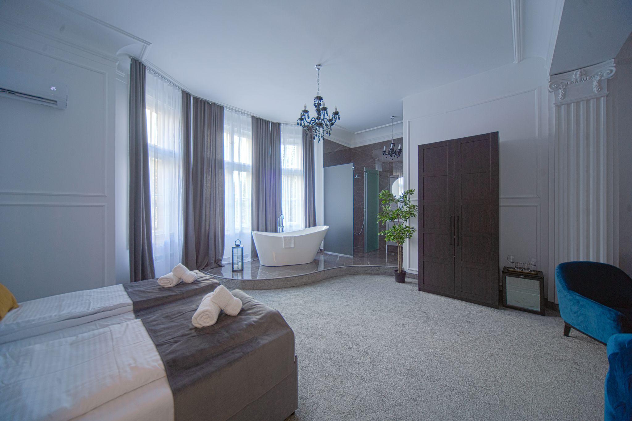 Suite, Double Bed