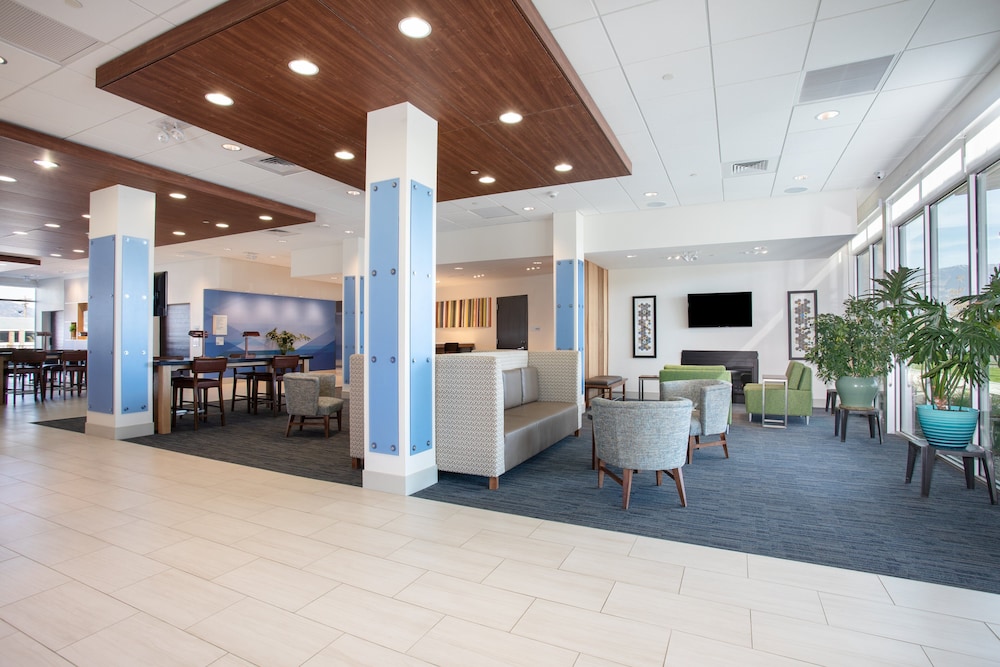 Holiday Inn Express Suites Ely 8/52