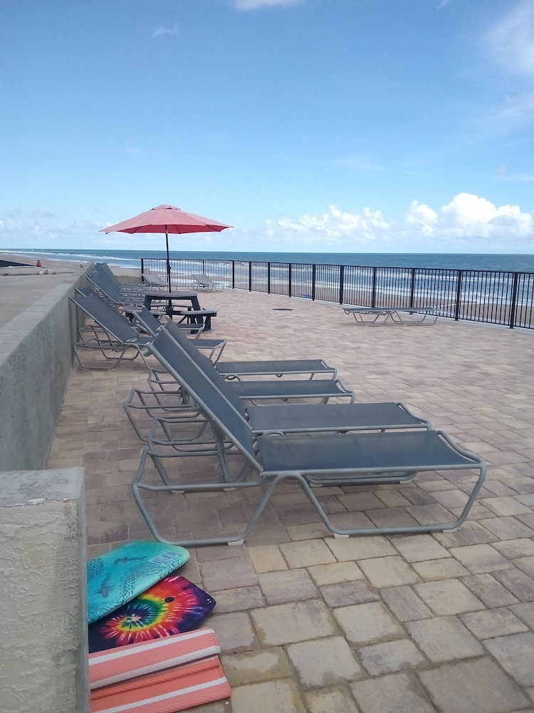 La Bella Oceanfront Inn 35/50