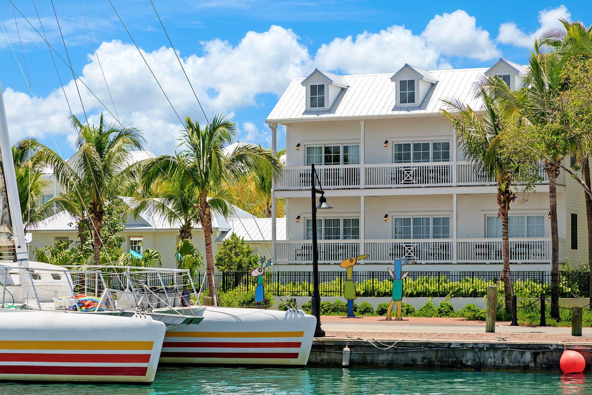 غرفة بسريرين كوين بإطلالة على الحديقة