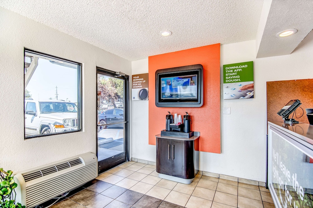 Motel6 Stockton, CA - Charter Way West 8/32