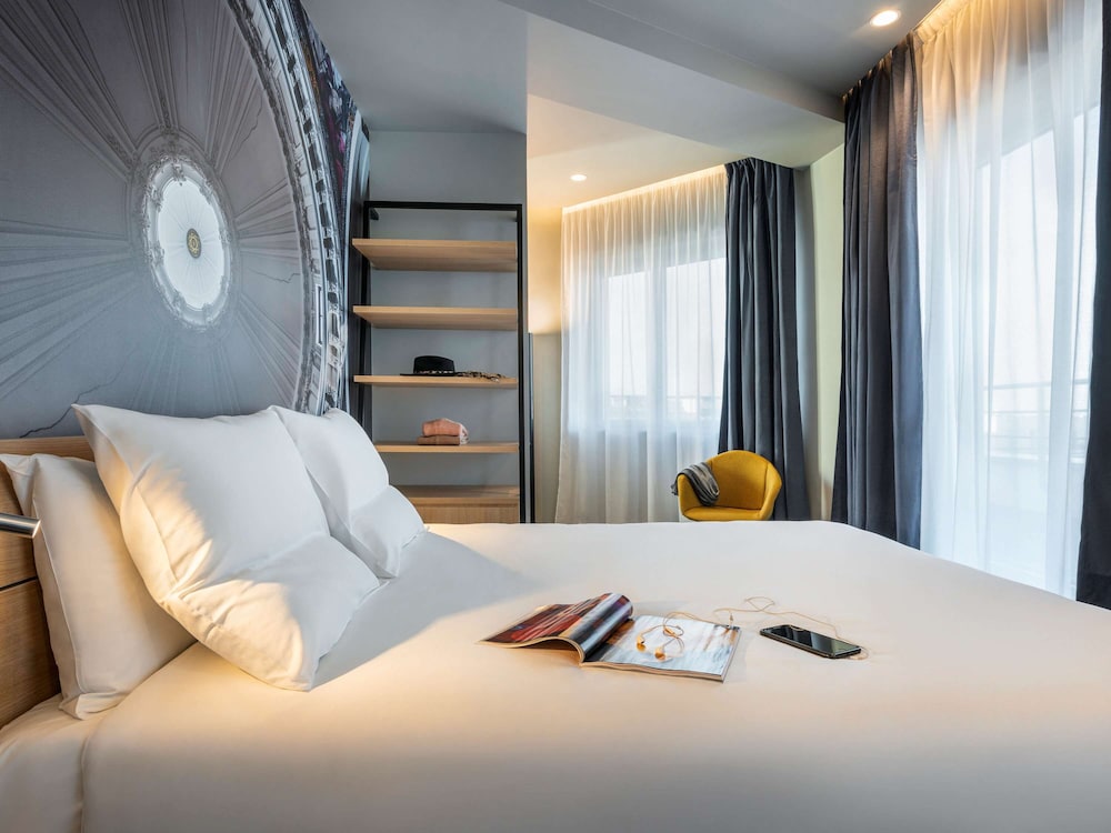 NOVOTEL BELLEVILLE PARIS 20 12/69