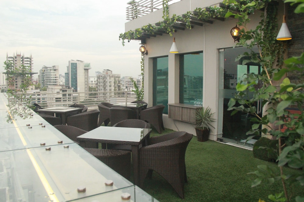 Lakeshore Banani 45/45