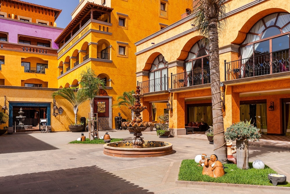 Europe Villa Cortes 10/83