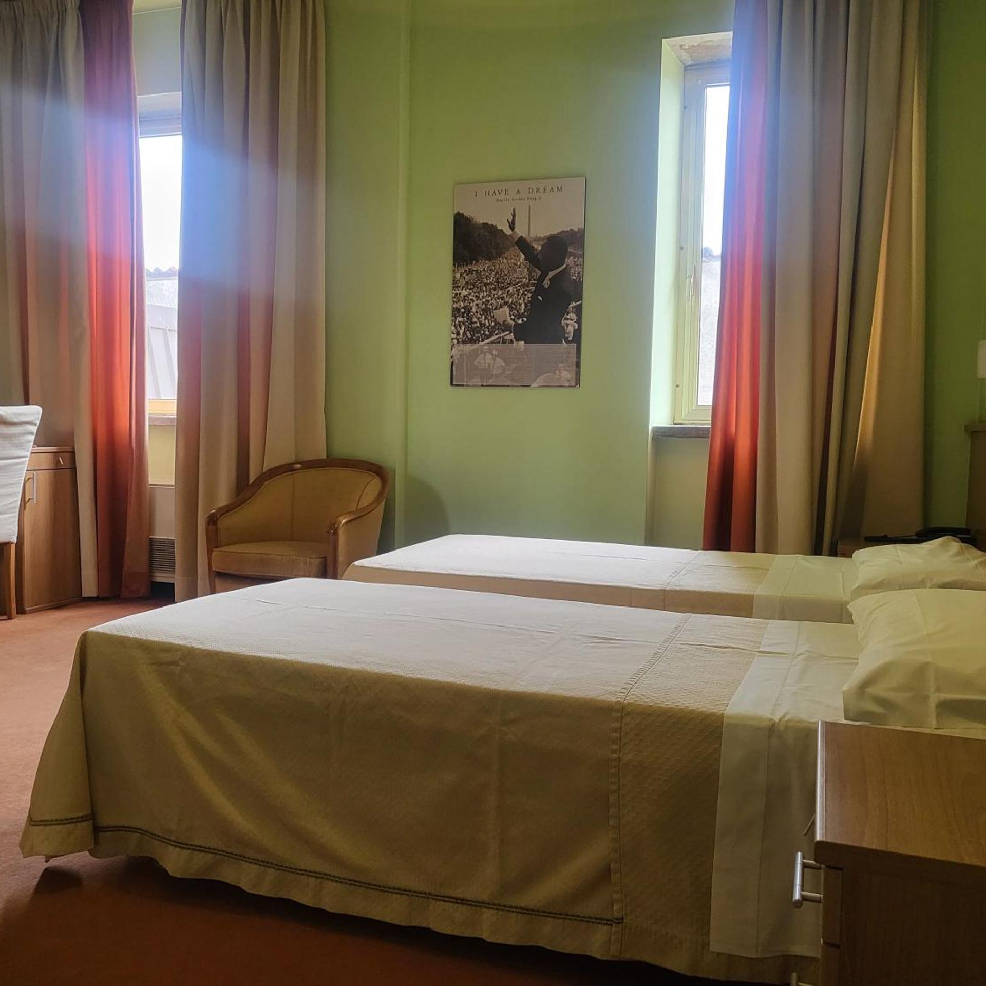 غرفة بسريرين منفصلين، Hotel Lux 2/10