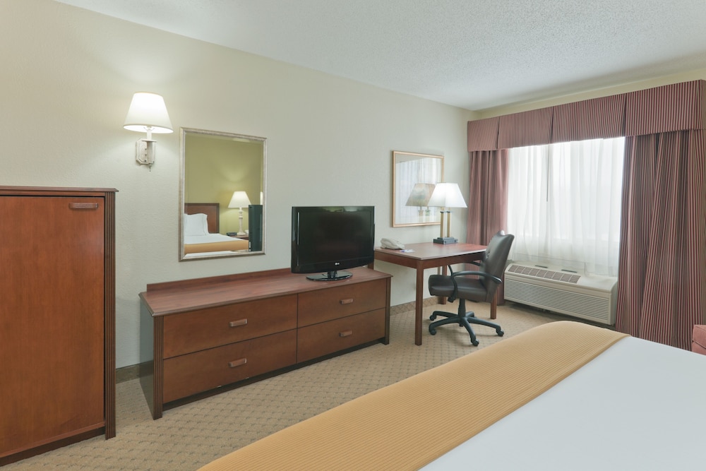 Holiday Inn Express Evansville - West 6/49