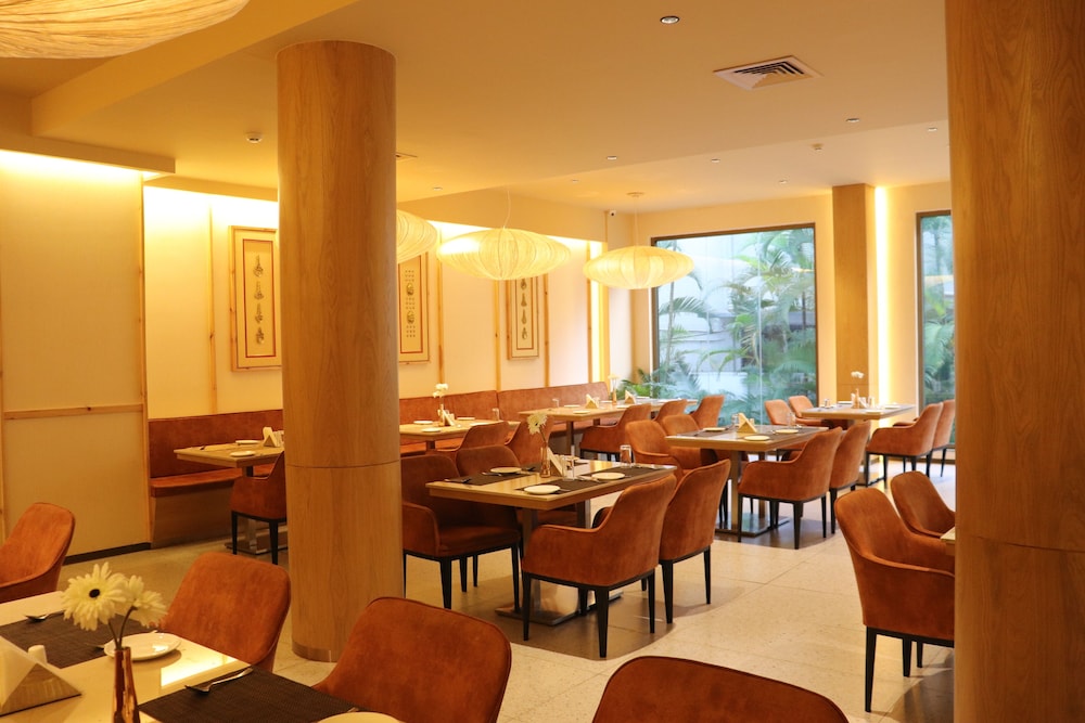 37th Crescent Hotel 35/50