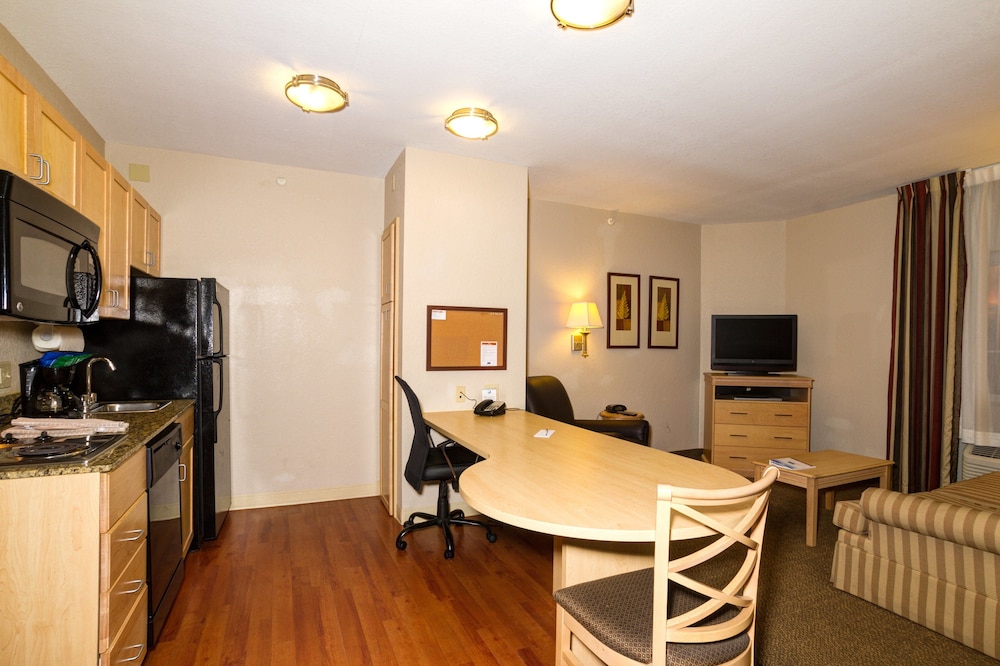 Candlewood Suites Ft Myers I 75 36/40