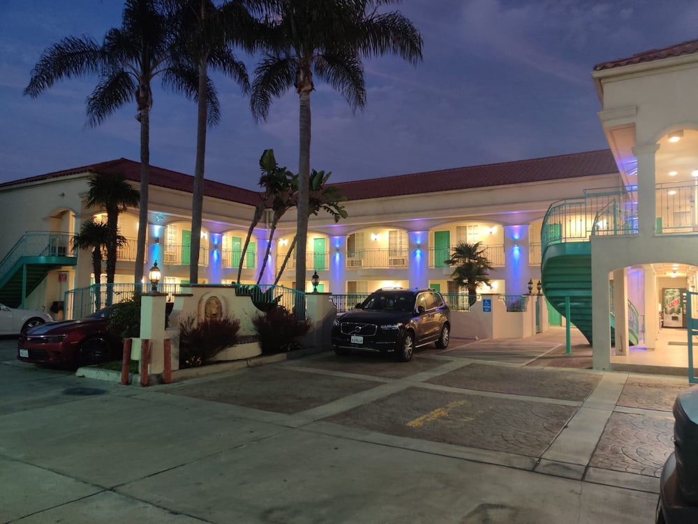 LYFE INN & SUITES by AGA - LAX Airport 6/60