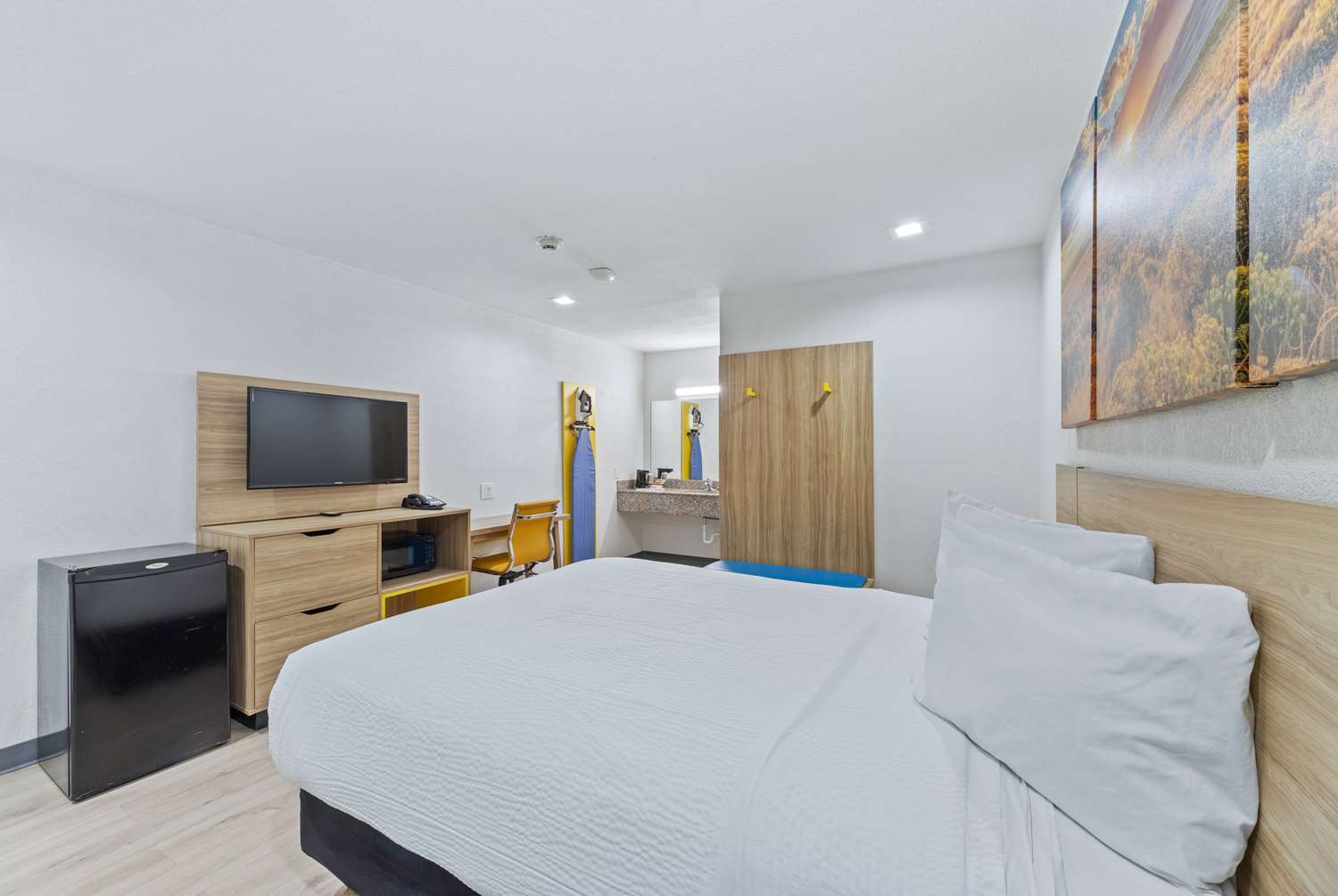 Days Inn by Wyndham McKinney 24/56