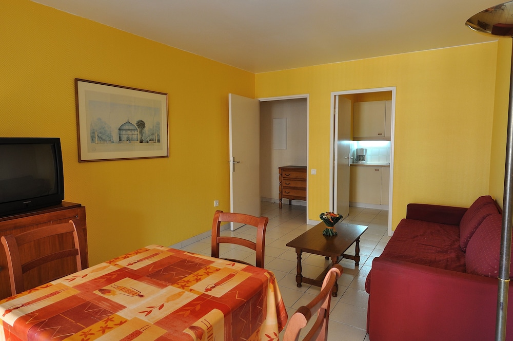 RESIDHOTEL VILLA MAUPASSANT 12/34