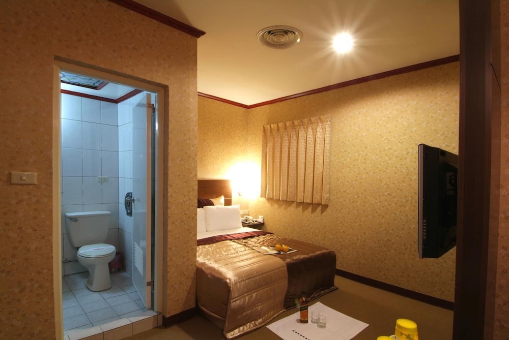 Golden Swallow Hotel 17/25
