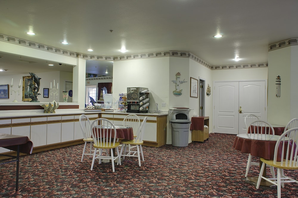Lighthouse Inn 26/37
