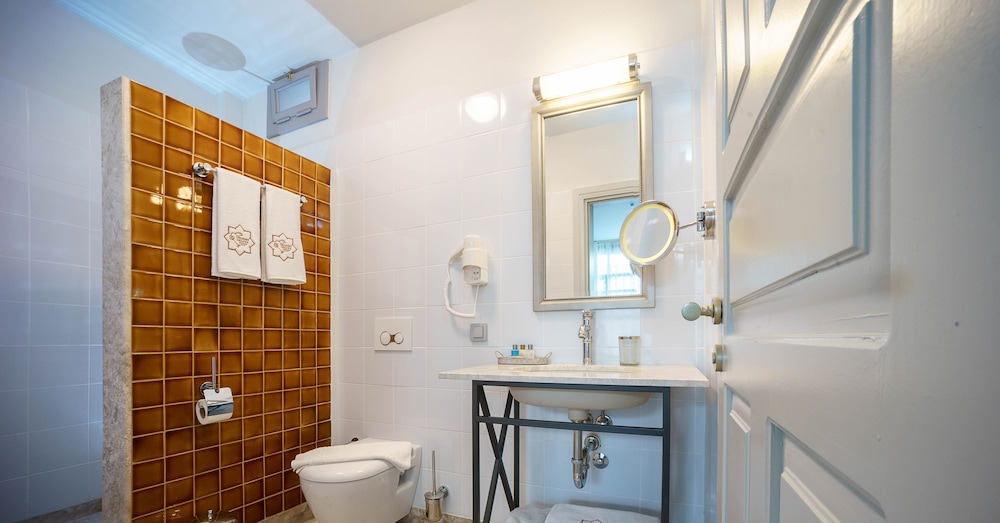 Delight Deluxe Boutique Hotel 74/79