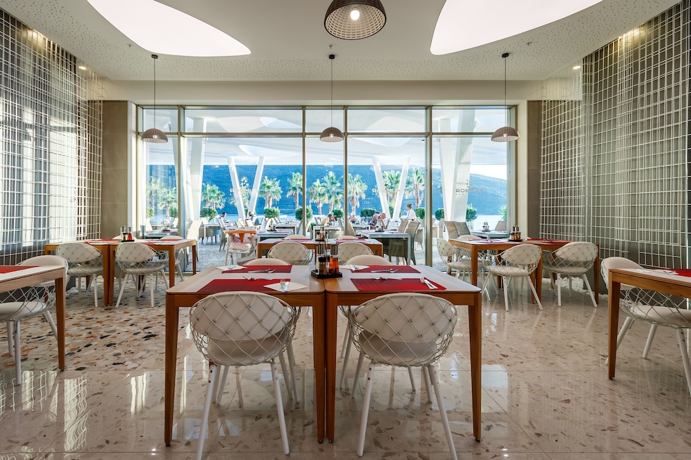 Carine Hotel Kumbor 37/50