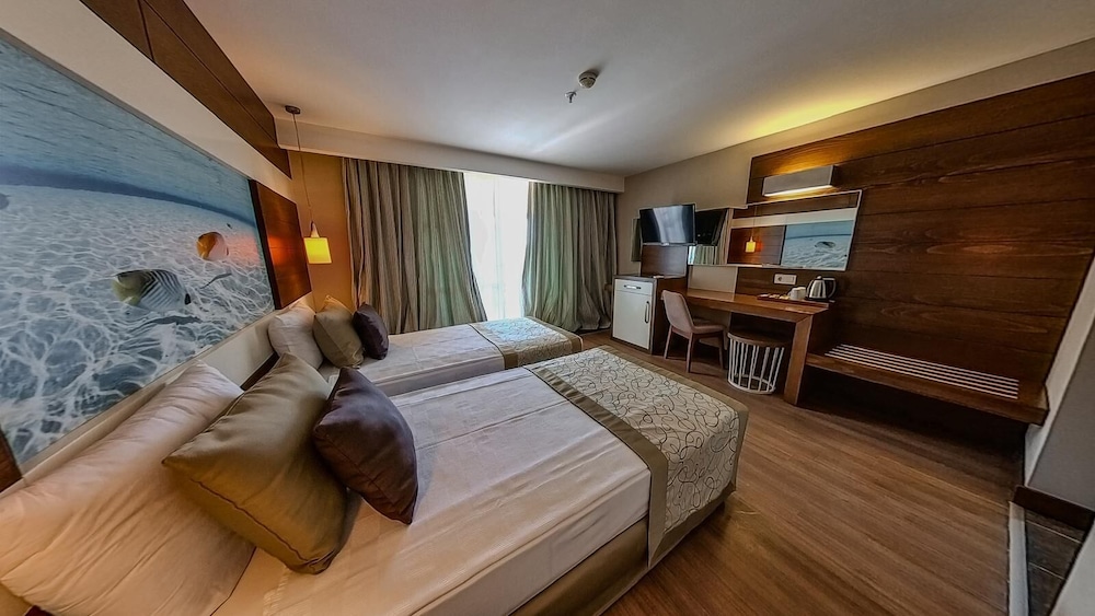 Adella Side Hotel 26/73