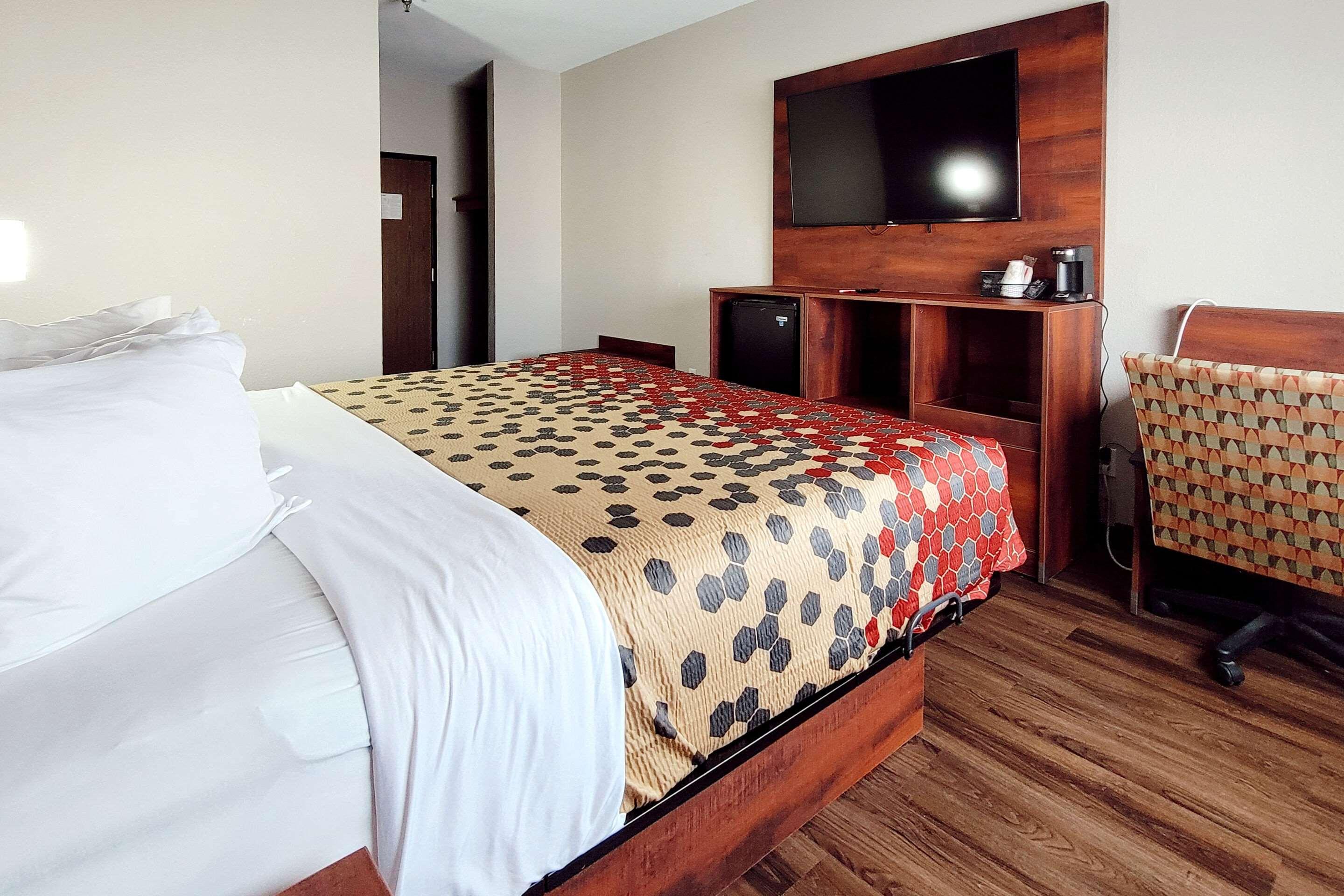 ROOM, KING BED
