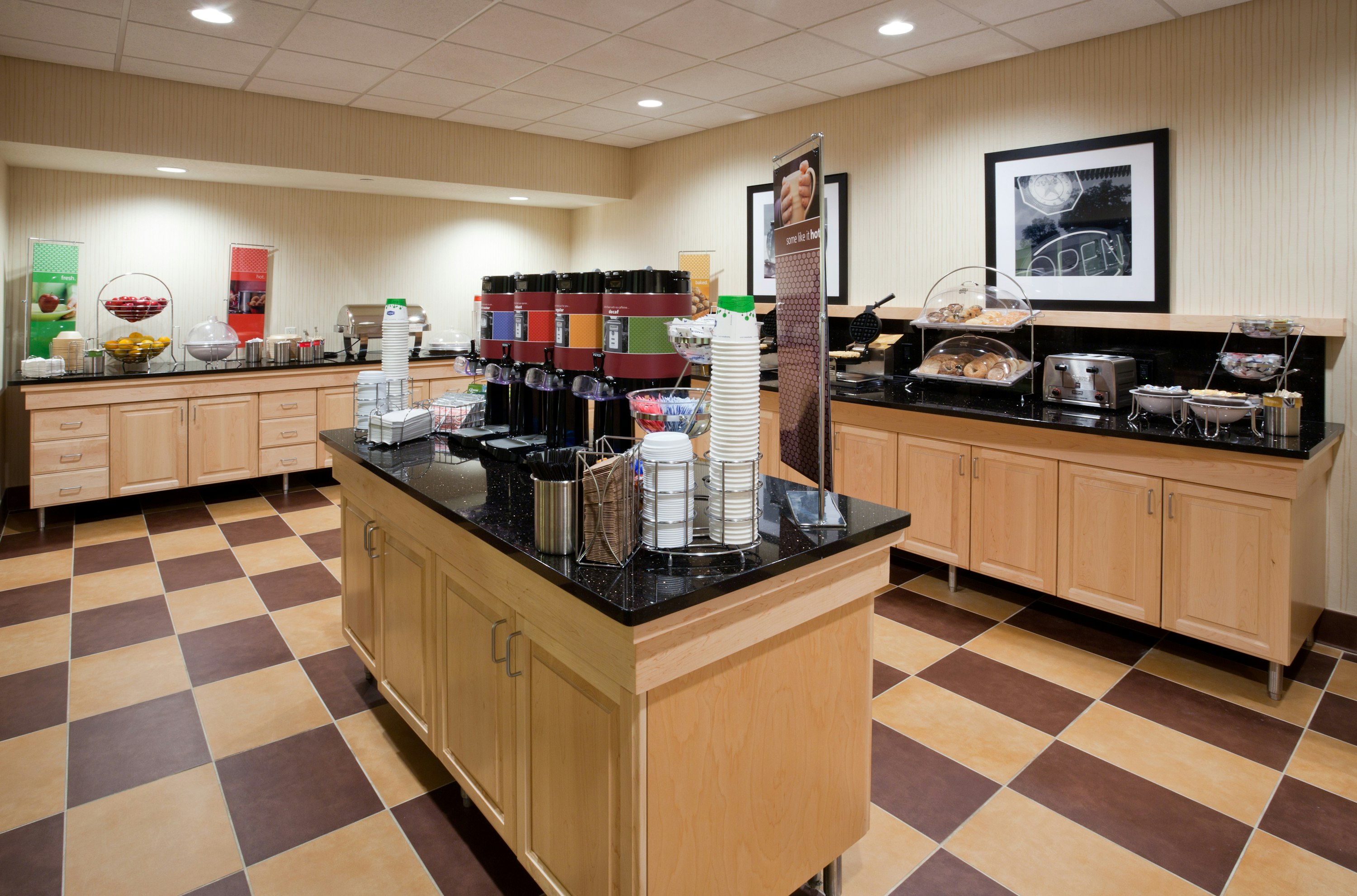 Hampton Inn & Suites Minot Airport 2/17