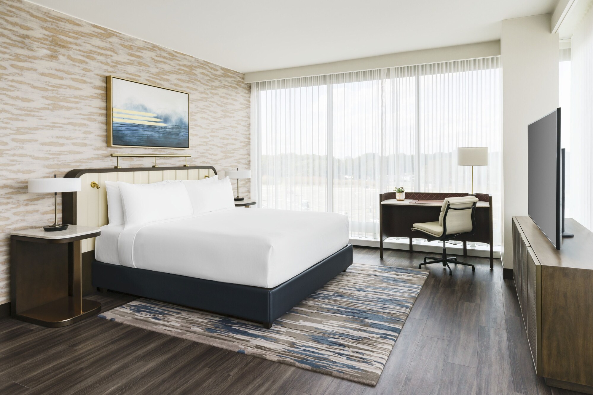 EXECUTIVE, SUITE, KING BED