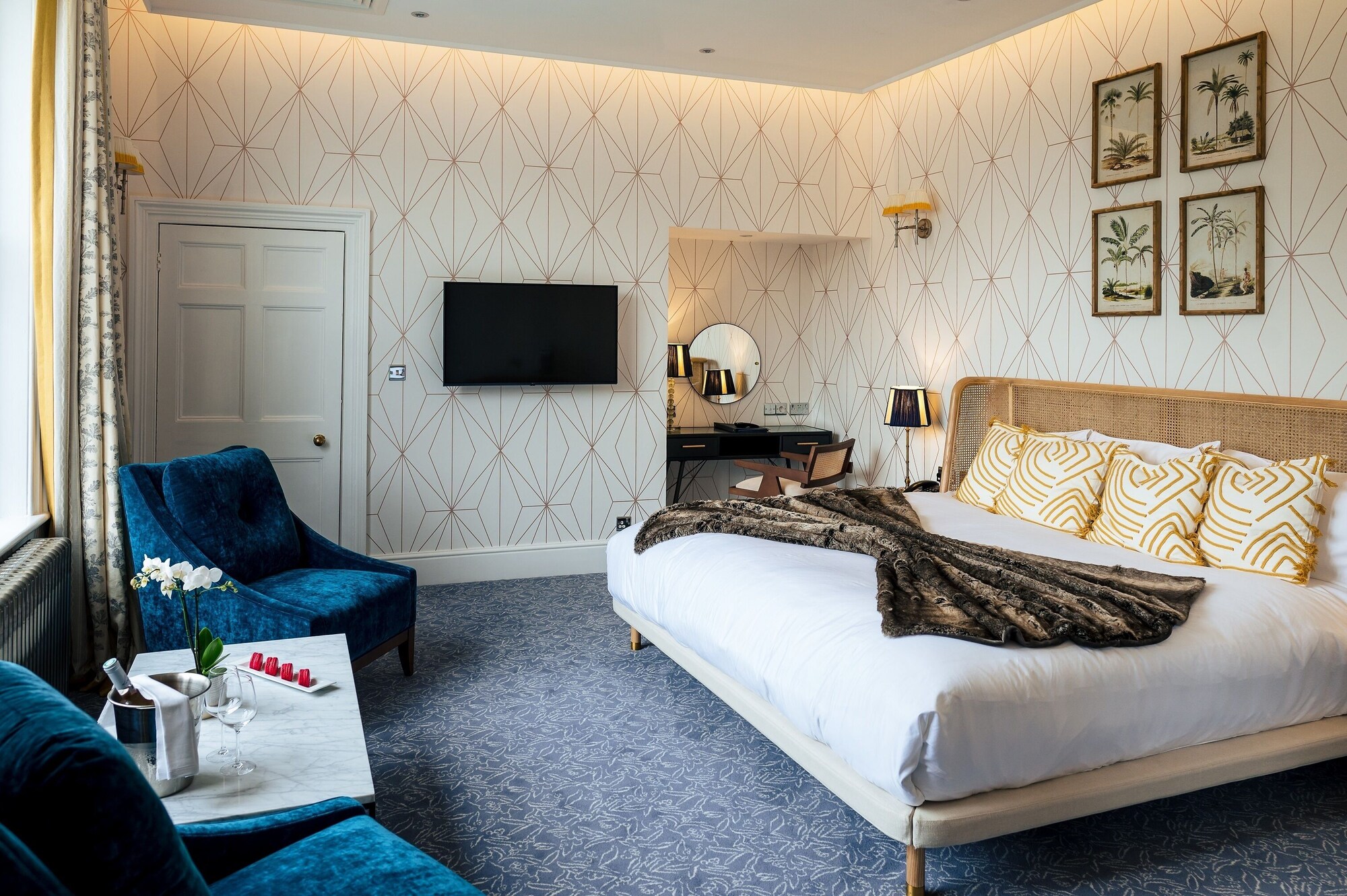 Feature, King Bed