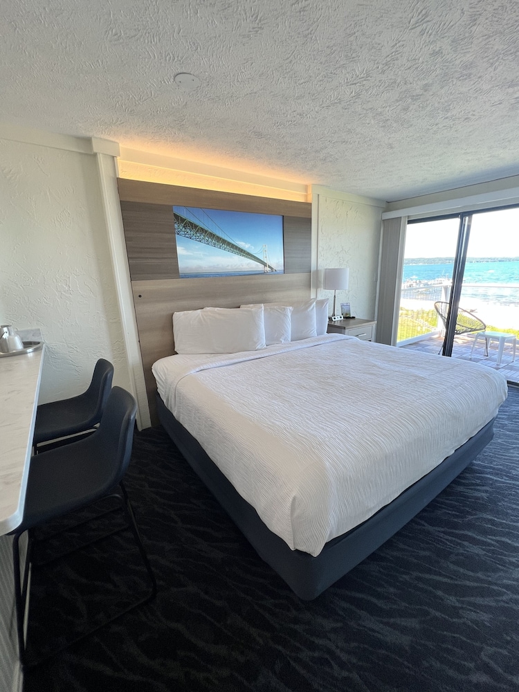 Junior Suite, King Bed, Beach View, Balcony