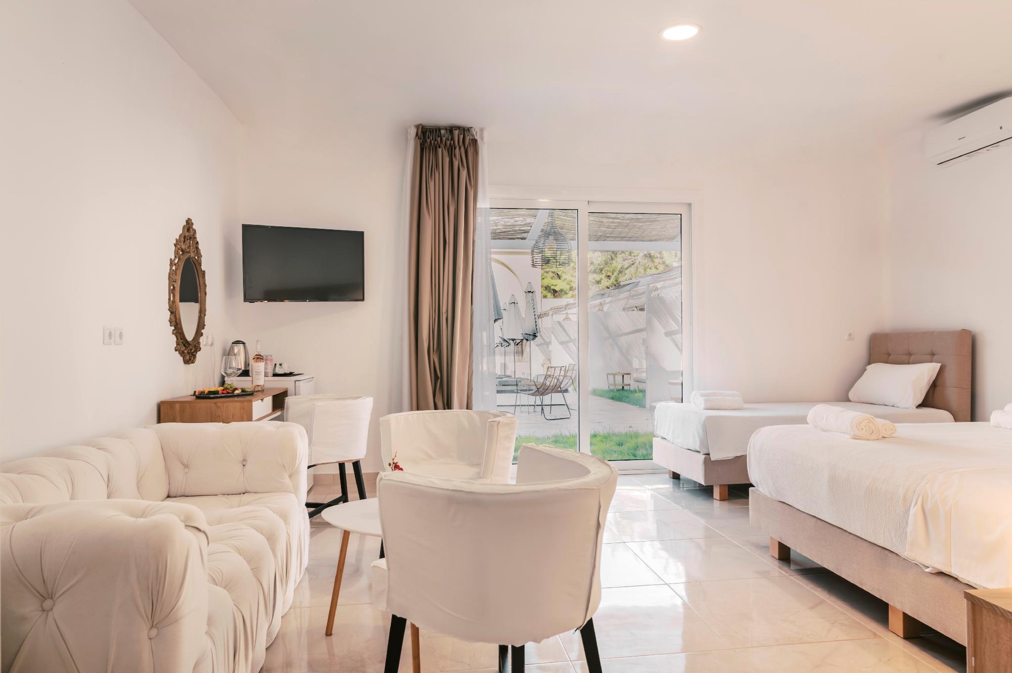 SUITE, POOL VIEW