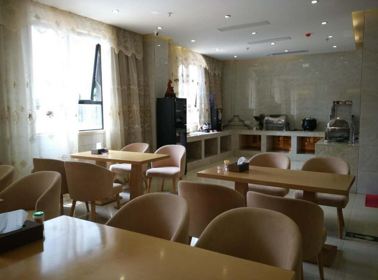 Lavande Hotel 33/40
