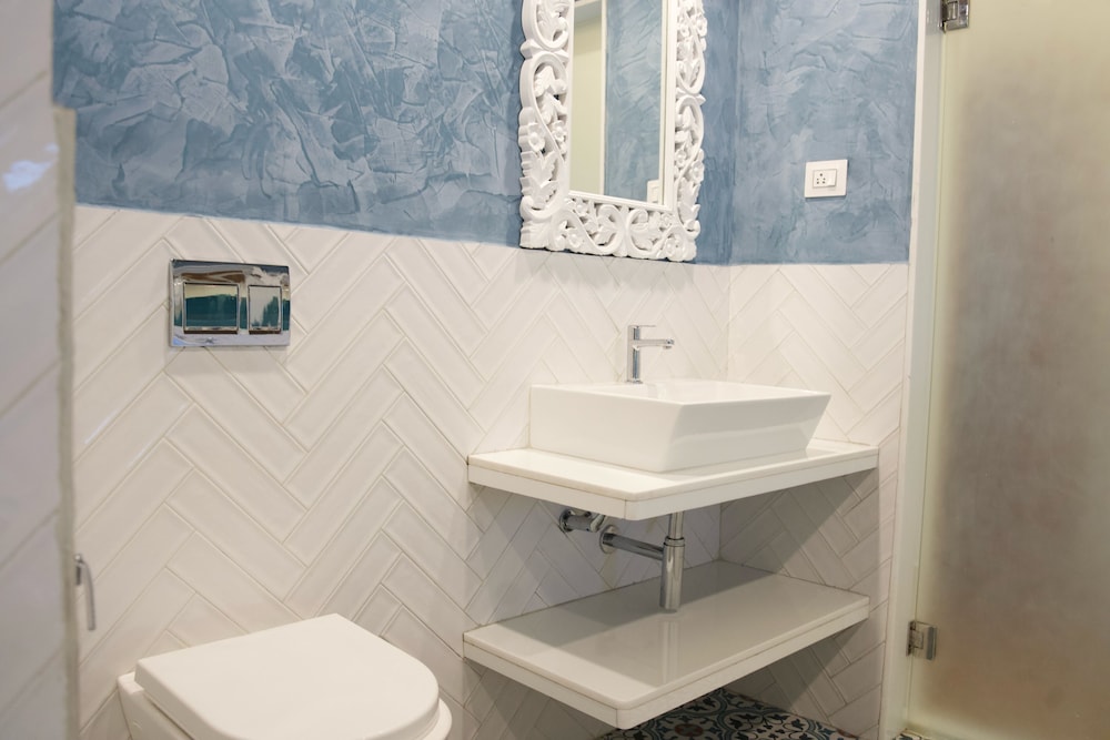 Larios Beach Holidays 49/50