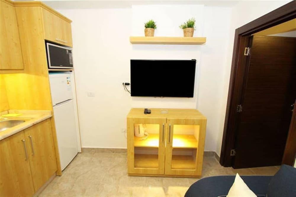 The Royal Luxury Apartments & studios 13/50