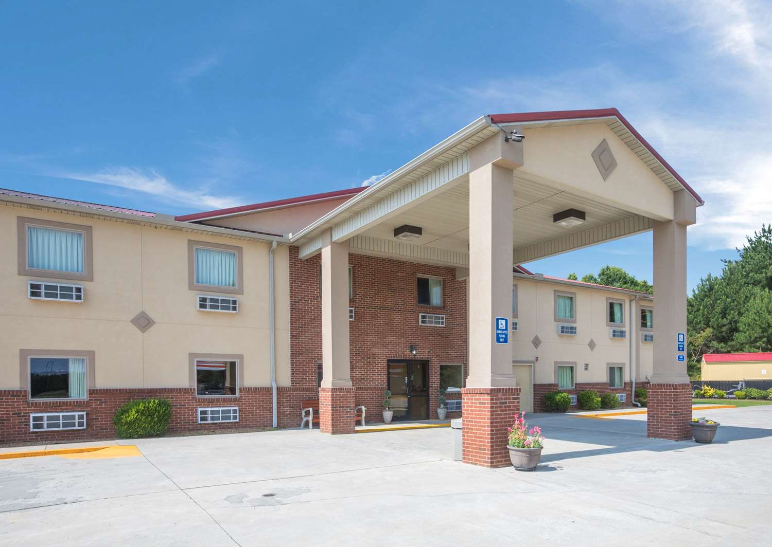 Econo Lodge Inn & Suites Rockmart 2/35