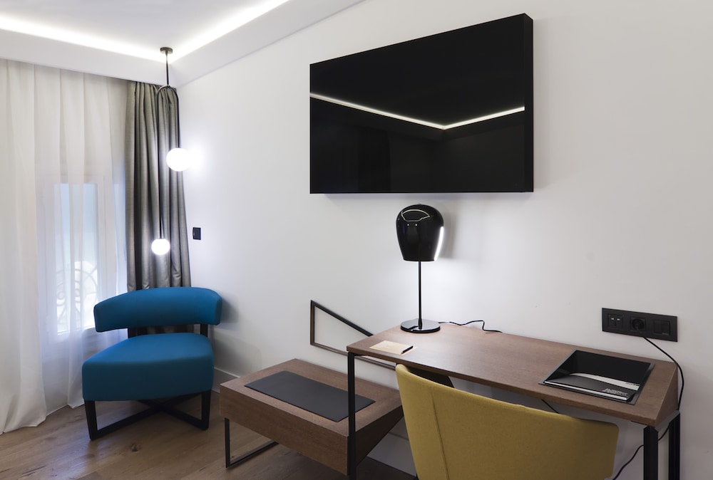 Hotel One Shot Reina Victoria 35/50